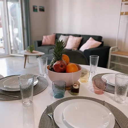 By The Sea Luxury 尼基季